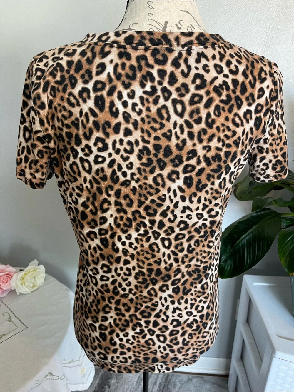 PINK Victoria’s Secret Leopard Print V Neck Tee Size L Animal Print Top
